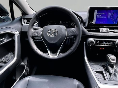 Used 2023 Toyota RAV4 XLE Premium FWD image 6