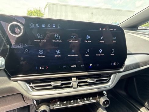 Used 2025 Chevrolet Equinox EV LT FWD image 20