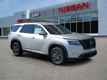 New 2025 Nissan Pathfinder SV w/ Black Appearance Package