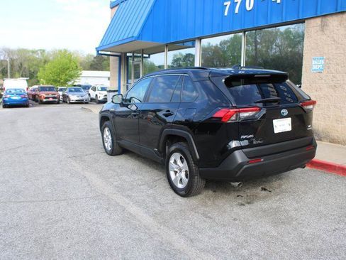 Used 2021 Toyota RAV4 LE image 4