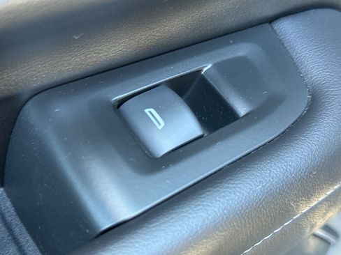 Used 2022 GMC Yukon SLE w/ Gmc Pro Safety Plus Package image 31