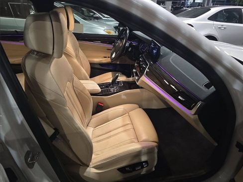 Used 2018 BMW 540i w/ Premium Package RWD image 2