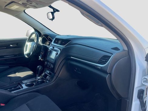 Used 2017 Chevrolet Traverse LT image 28