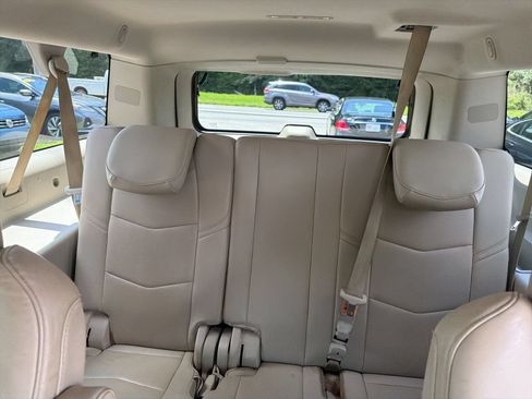 Used 2017 Cadillac Escalade ESV Premium Luxury AWD/4WD image 12