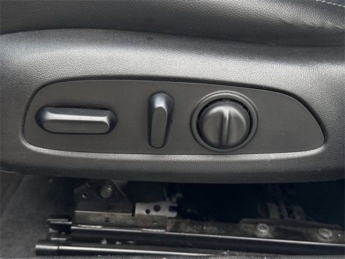 Used 2018 Chevrolet Malibu Premier image 28