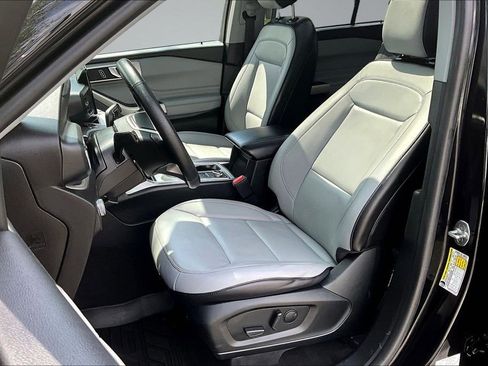 Used 2021 Ford Explorer XLT w/ Equipment Group 202A image 20
