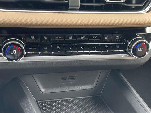 New 2026 Chevrolet Equinox ACTIV w/ Convenience Package III image 15