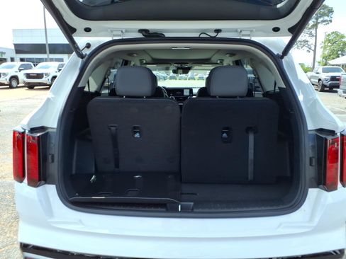 Used 2022 Kia Sorento EX w/ Panoramic Sunroof Package image 5