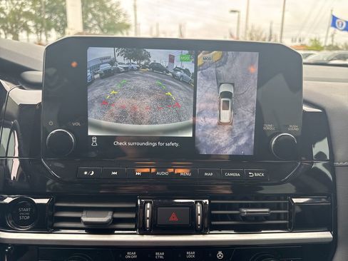 Used 2025 Nissan Pathfinder SL image 20