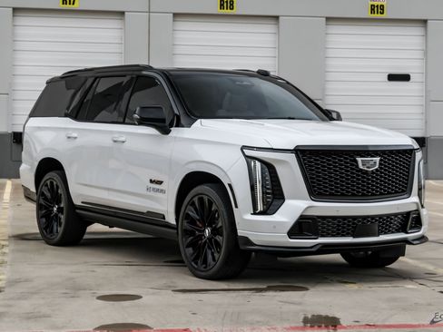 Used 2025 Cadillac Escalade V w/ LPO, ONYX Package AWD/4WD image 25
