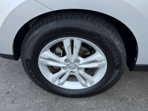 Used 2010 Hyundai Tucson GLS w/ Popular Equipment Pkg 2 FWD image 22