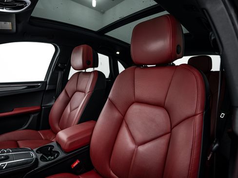 Certified 2018 Porsche Macan image 21