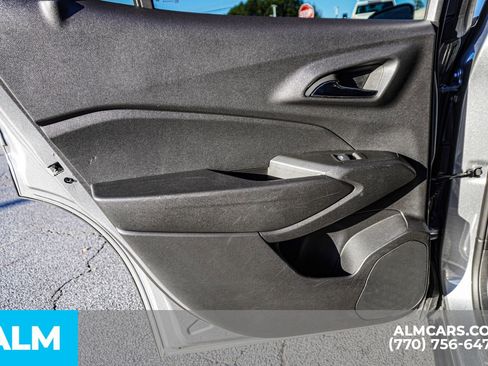 Used 2025 Chevrolet Trax LT w/ LT Convenience Package image 54