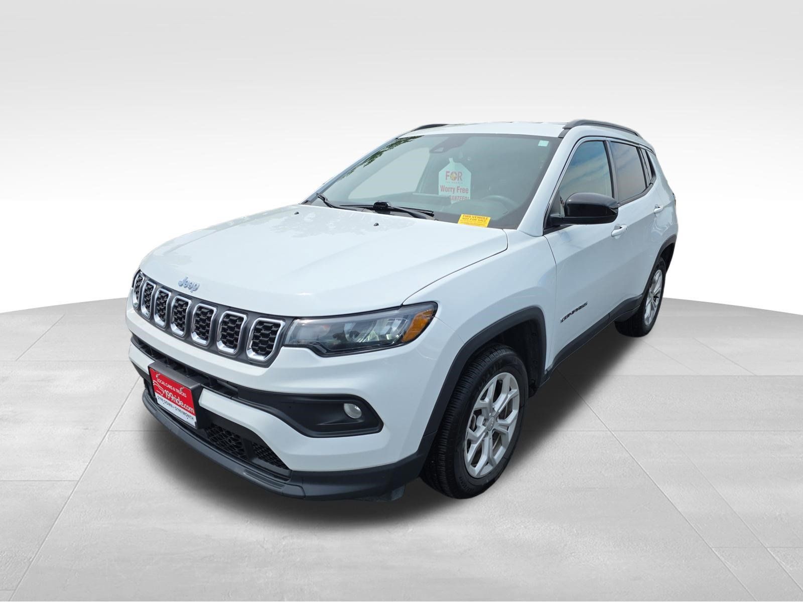 Used 2024 Jeep Compass Latitude AWD/4WD image 1