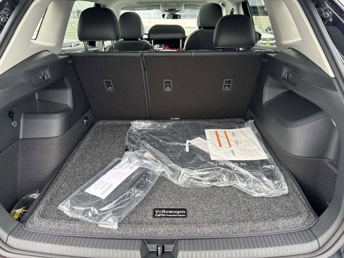 New 2026 Volkswagen Tiguan SE FWD image 5