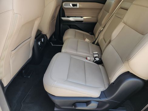 Used 2023 Ford Explorer Limited AWD/4WD image 32