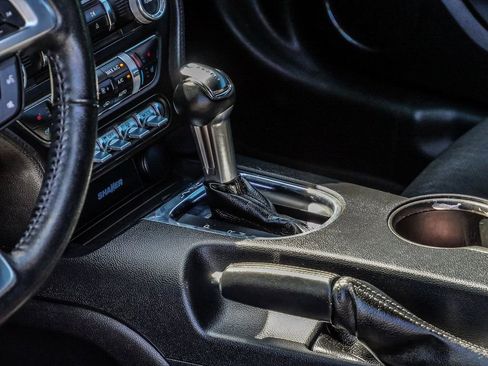 Used 2017 Ford Mustang Premium image 22