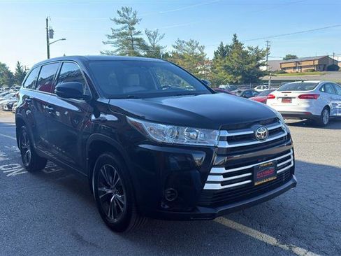 Used 2019 Toyota Highlander LE AWD/4WD image 1