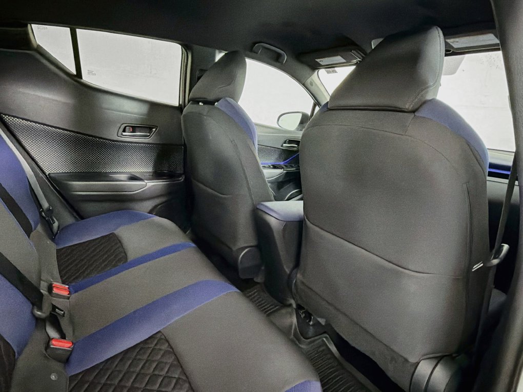 Used 2022 Toyota C-HR XLE FWD image 27