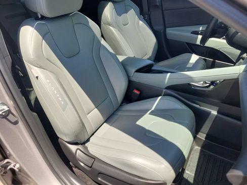 Used 2024 Hyundai Elantra Limited FWD image 23