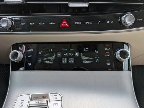 New 2026 Genesis GV70 2.5T Advanced AWD/4WD image 23