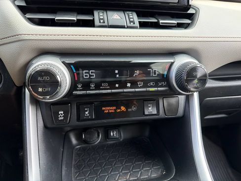 Used 2019 Toyota RAV4 XLE Premium w/ Cold Weather Package AWD/4WD image 13