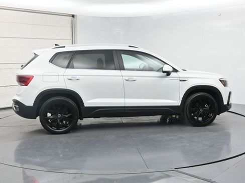 Certified 2022 Volkswagen Taos SE w/ Panoramic Sunroof Package FWD image 26