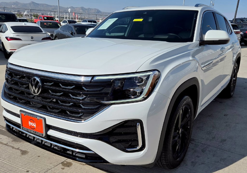 Used 2024 Volkswagen Atlas Cross Sport SEL R-Line AWD/4WD image 3