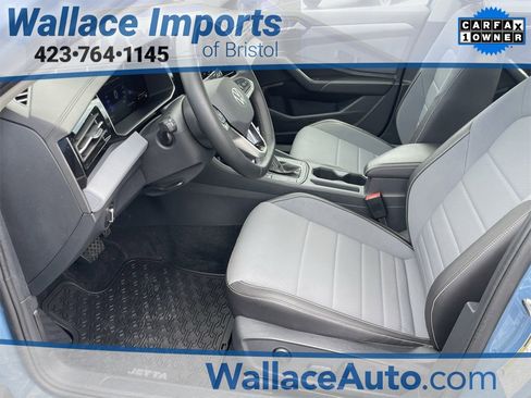 Certified 2025 Volkswagen Jetta SE image 8