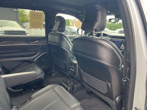 Used 2025 Jeep Grand Cherokee L Overland w/ Advanced Protech Group III AWD/4WD image 27