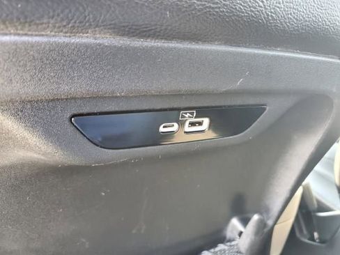 Used 2022 Chrysler Pacifica Touring-L image 13