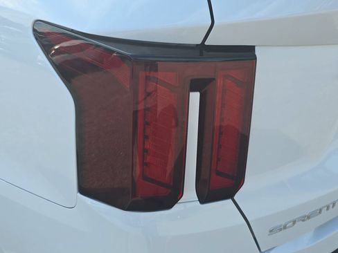 Used 2025 Kia Sorento S w/ Panoramic Sunroof Package FWD image 35