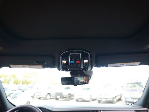 Used 2023 Jeep Grand Cherokee Overland w/ Luxury Tech Group IV AWD/4WD image 33