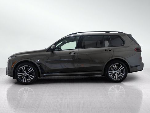 Used 2024 BMW X7 xDrive40i AWD/4WD image 3