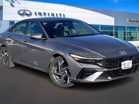 Used 2025 Hyundai Elantra SEL image 10