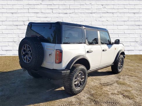 New 2025 Ford Bronco Badlands image 2