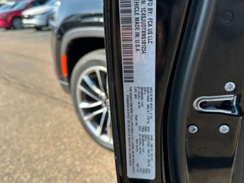 Used 2022 Jeep Wagoneer Series III w/ Premium Group I image 7