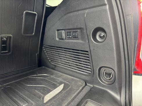 Used 2023 GMC Yukon Denali w/ Advanced Technology Package image 6