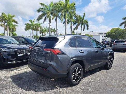 Used 2021 Toyota RAV4 LE image 3