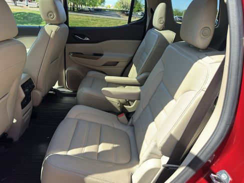 Used 2018 GMC Acadia Denali w/ Technology Package FWD image 15