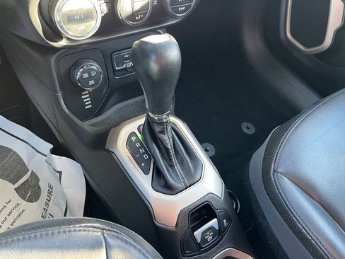 Used 2017 Jeep Renegade Trailhawk image 17