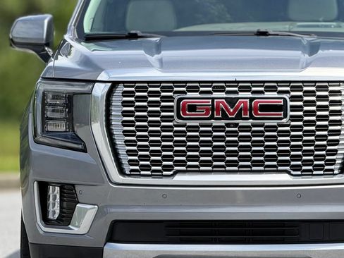 Used 2021 GMC Yukon XL Denali w/ Denali Ultimate Package AWD/4WD image 18