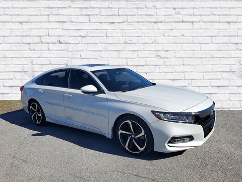 Used 2019 Honda Accord Sport image 3