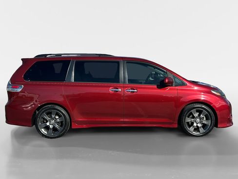 Used 2015 Toyota Sienna SE image 6