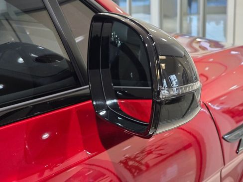 Used 2022 Bentley Bentayga image 28