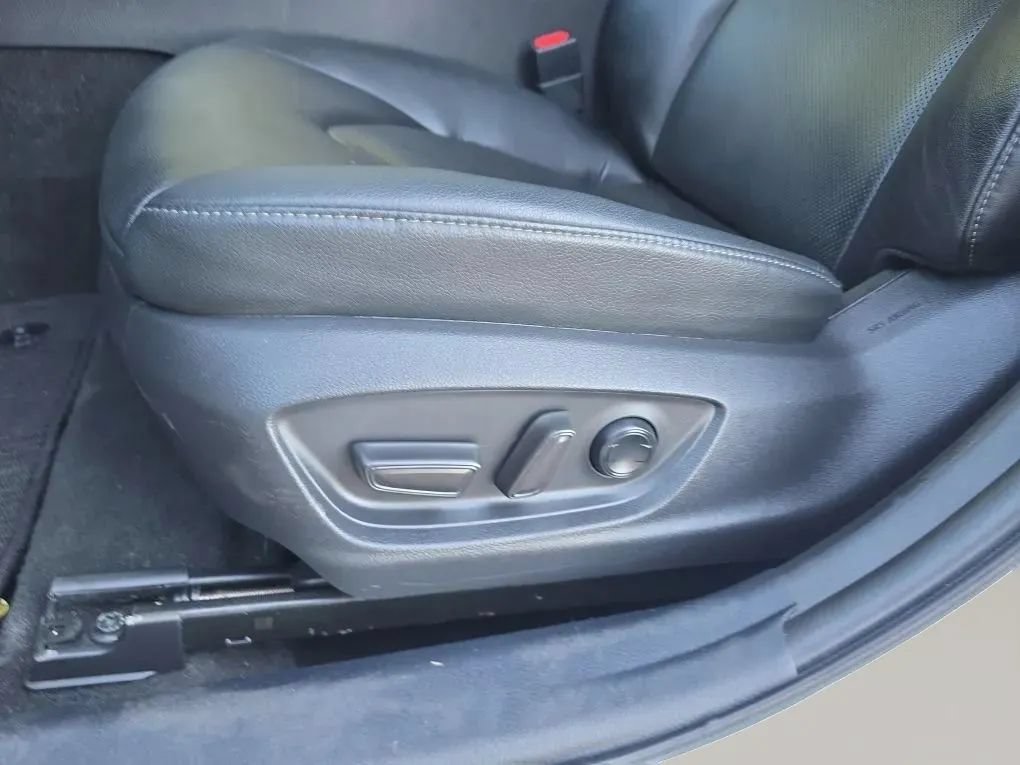 Used 2021 Toyota Camry XLE FWD image 14