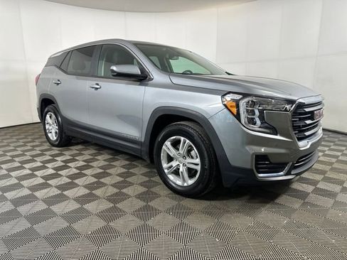 Used 2023 GMC Terrain SLE image 2