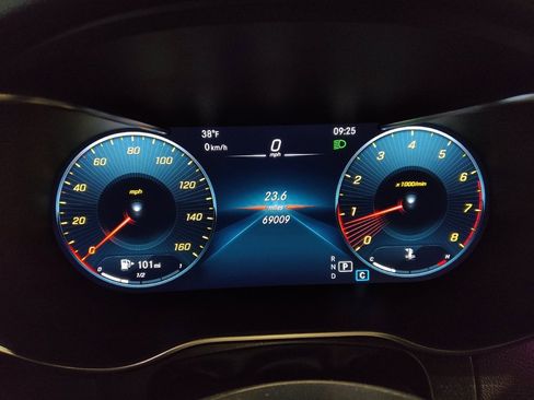 Used 2020 Mercedes-Benz GLC 300 4MATIC image 23