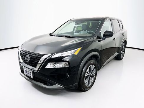 Used 2023 Nissan Rogue SV image 3
