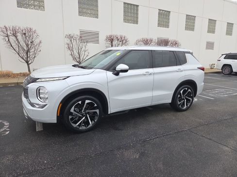 Used 2024 Mitsubishi Outlander SEL image 45